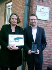 Rita Wilp und Dr. Egbert Schulz mit dem 3. Preis der &Ouml;APG 